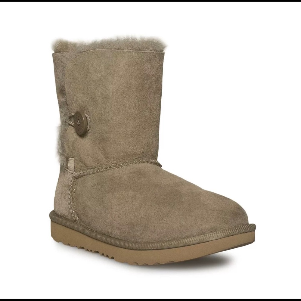 NWOT UGG Bailey Button II short boots suede antilope US Kid size 6/Women size 8